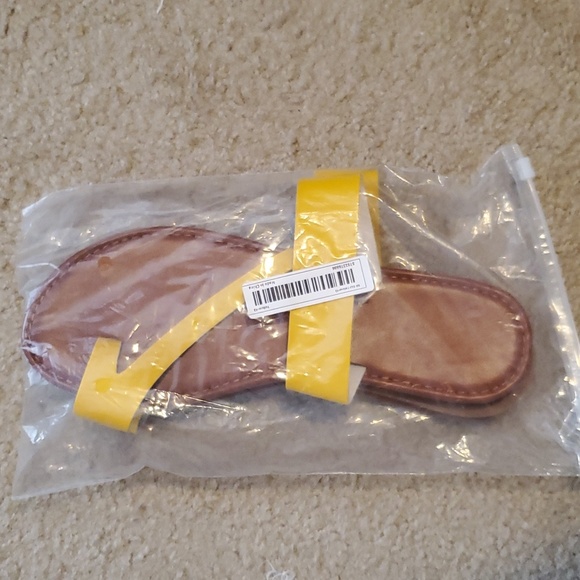 NWT Sandals - Picture 5 of 5